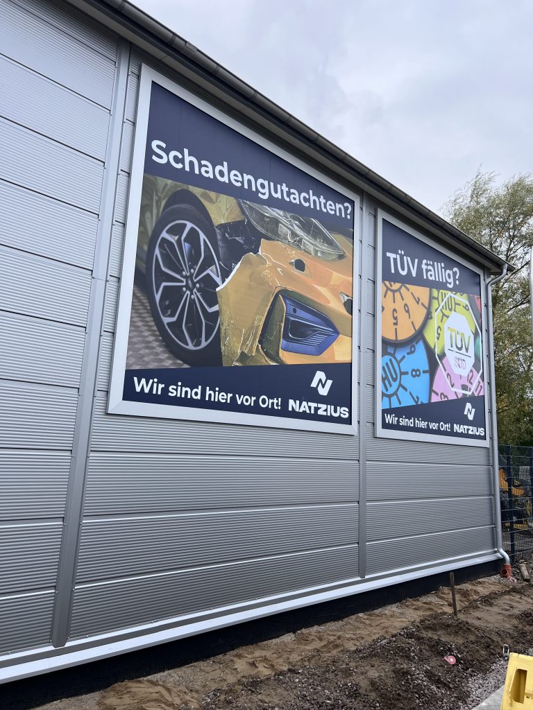 Werbebanner im Rahmen