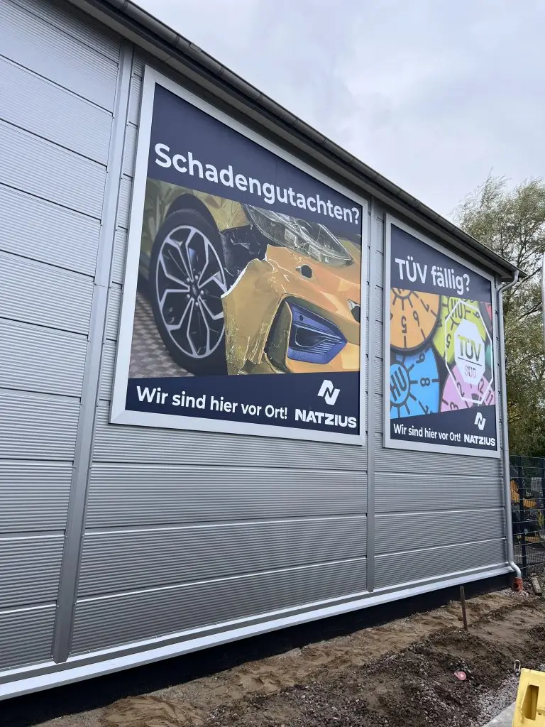 Werbebanner im Rahmen